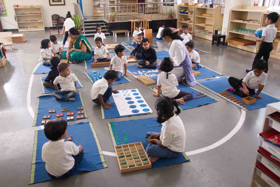 Difference between the Montessori and Traditional Schools